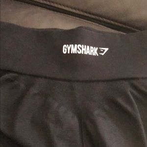 Gym shark leggings